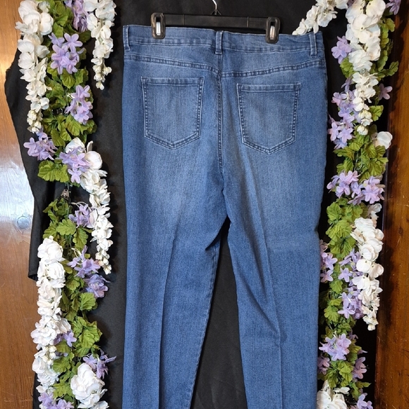 Gloria Vanderbilt Amanda Light Blue Stretch Denim Jeans - Picture 3 of 3